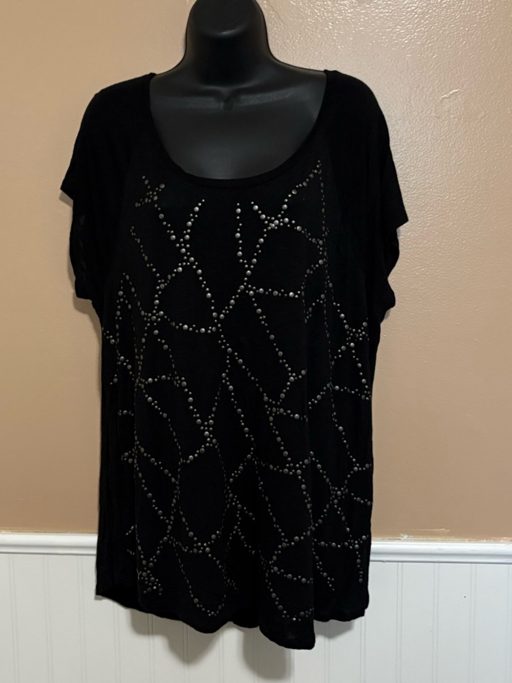 Apt. 9 1X Black Studded Front Detail Top Preowned